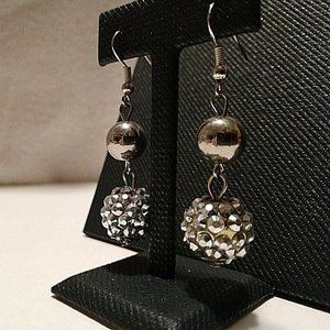 🎯🎯Dazzling Fashion Silver Beaded Earrings 2 Inch Dangle New